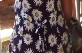 XXX एक अजनबी की पत्नी एक कार सेक्सी वीडियो एचडी मूवी में एक टैक्सी ड्राइवर की बात licks