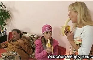 XXX 18-वर्षीय सेक्सी मूवी एचडी हिंदी में लैटिना बड़ा मुर्गा चूसने युवा प्रेमी