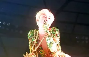 XXX माँ के साथ बड़े स्तनों बेकार है के लिए एक हिंदी वीडियो सेक्सी फुल मूवी पेशी आदमी