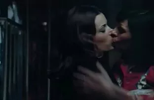 XXX लड़कियों का आनंद लें सेक्स तीन प्रतिभागियों का सम्भोग के साथ एक शांत आदमी पर एक हिंदी वीडियो फुल मूवी सेक्सी पार्टी