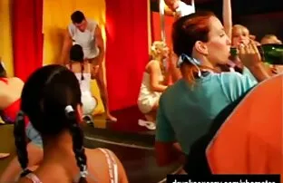 XXX युवा नून किसानों की popka भीड़ में कार्य करता हिंदी सेक्सी मूवी पिक्चर है