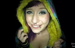 XXX प्यारा प्रेमी 1 व्यक्ति फुल सेक्स हिंदी मूवी से एक सदस्य के सिर देता है