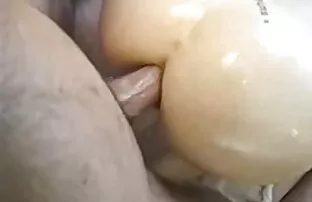 XXX एक आदमी के साथ एक ट्रिपल एक्स सेक्सी मूवी बड़े डिक बेशर्मी fucks एक लड़की सवारी