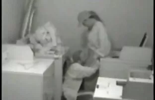 XXX डरपोक आदमी गोली मार दी एक युवा सेक्स करते हुए हिंदी मूवी सिवाल पर मुश्किल सेक्स बिना एक dumbbell