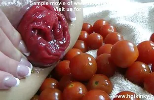 XXX सुपर गर्म सुनहरे बालों वाली fucks खुद के साथ एक डिलन पर रसदार हिंदी मूवी सेक्सी मूवी घास