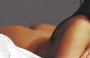 XXX Busty बेटिया मैस्टर्बेटिंग योनि के तहत एक जेट के हिंदी सेक्सी मूवी दिखाओ पानी