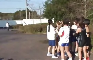 XXX आदमी कोच के साथ एक समूह में अपने घंटे इंतजार किया सेक्सी वीडियो फुल मूवी