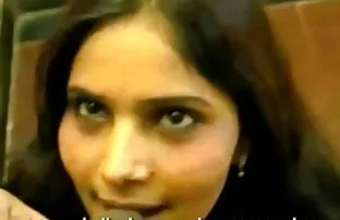 XXX सुंदर काले बाल वाली प्राप्त सेक्सी एचडी हिंदी मूवी टक्कर लगी है के साथ एक स्विंग के तहत एक शॉवर जेट