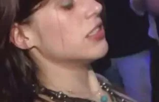 XXX सुंदर महिला देता है में दो slits सेक्सी वीडियो फुल मूवी पर एक समूह