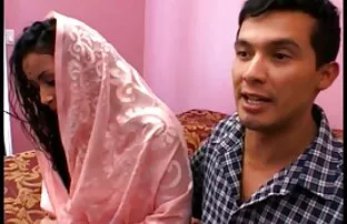 XXX सुंदर काले बाल वाली है भावुक के बारे में हिंदी सेक्सी पिक्चर मूवी एक प्रेमी पर एक रात सड़क